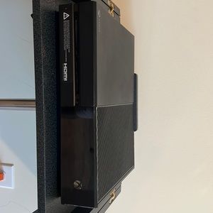 XBOX ONE W CONTROLLER